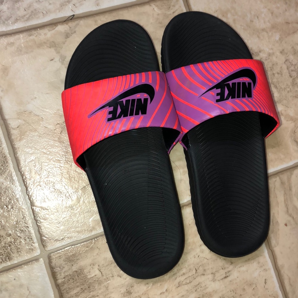 Worn once clean- Women’s Nike sandals flops